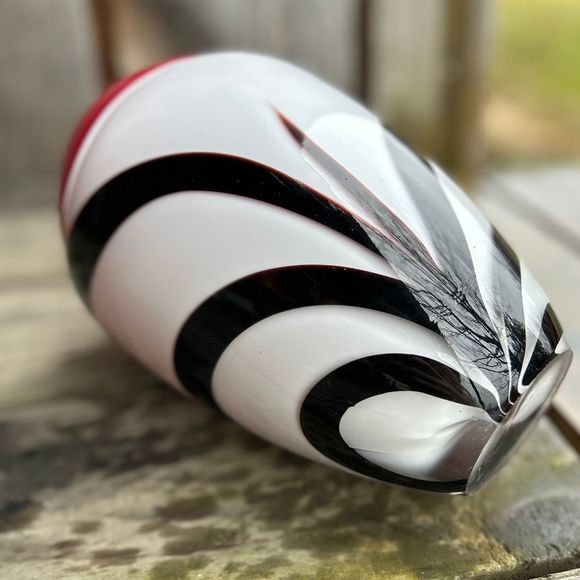 Murano Style Heavy Blown Glass Vase 9” White with Black Swirls Red Mouth - Picture 5 of 10
